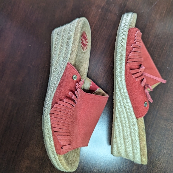 UGG Red Suede Wedge open toe Size 5 - Picture 8 of 10